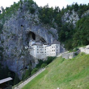Landausflug: Besuch der Höhlen von Postojna und der Burg Predjama